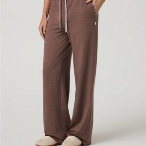 Vuori Women's Cocoa Track Pants and jacket set!
